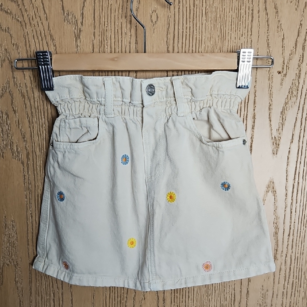 Zara Girls Cream Flowered Skirt.